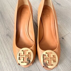 Tory Burch Women's beige Peep-Toe Shoes